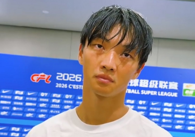杨明洋赛季首球难救主:遗憾没拿3分,教练要求多前插 杨明洋赛季首球难救主:遗憾没拿3分,教练要求多前插