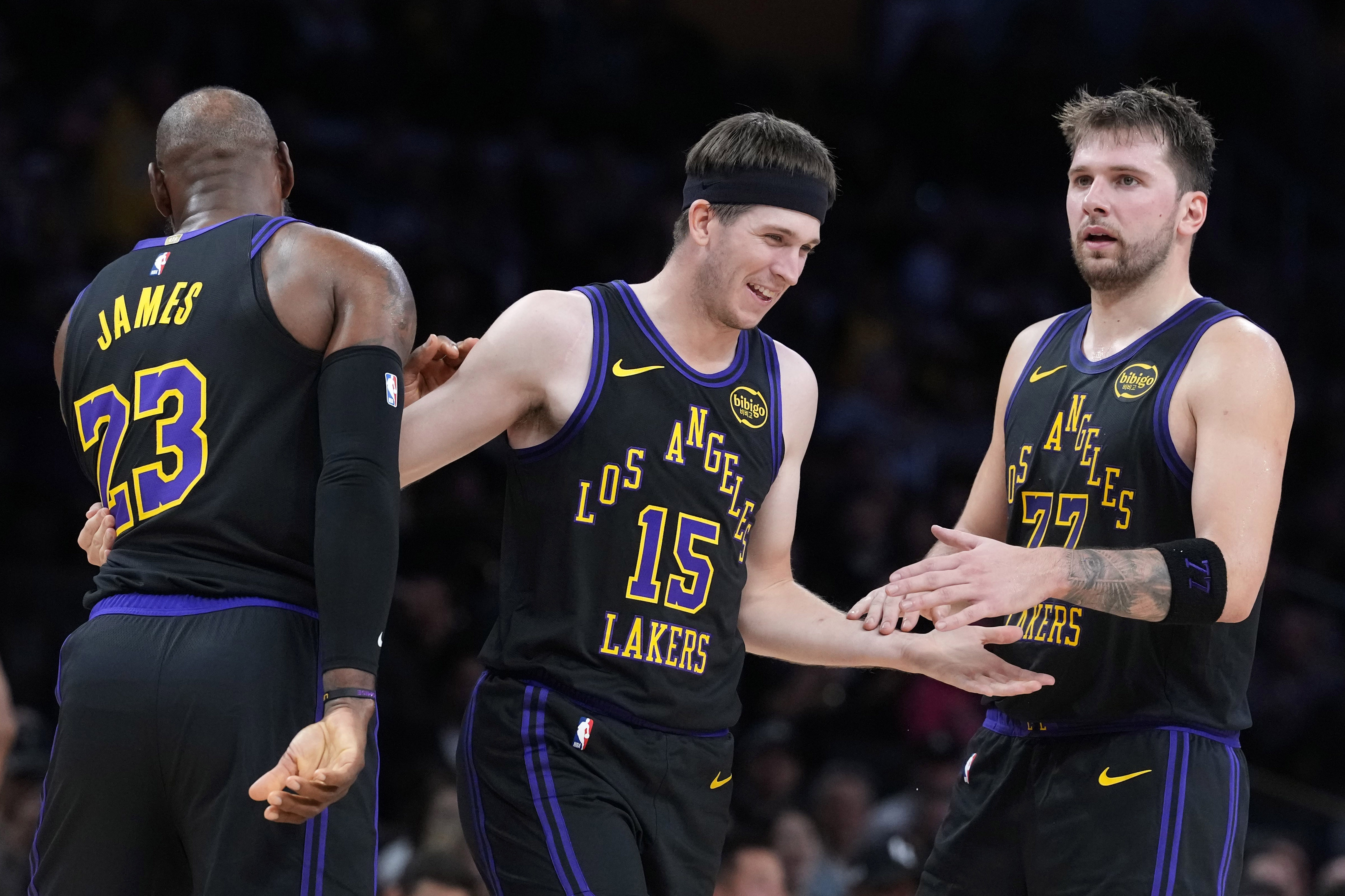 里夫斯：詹姆斯是NBA最强壮球员之一，东契奇对抗同样强硬