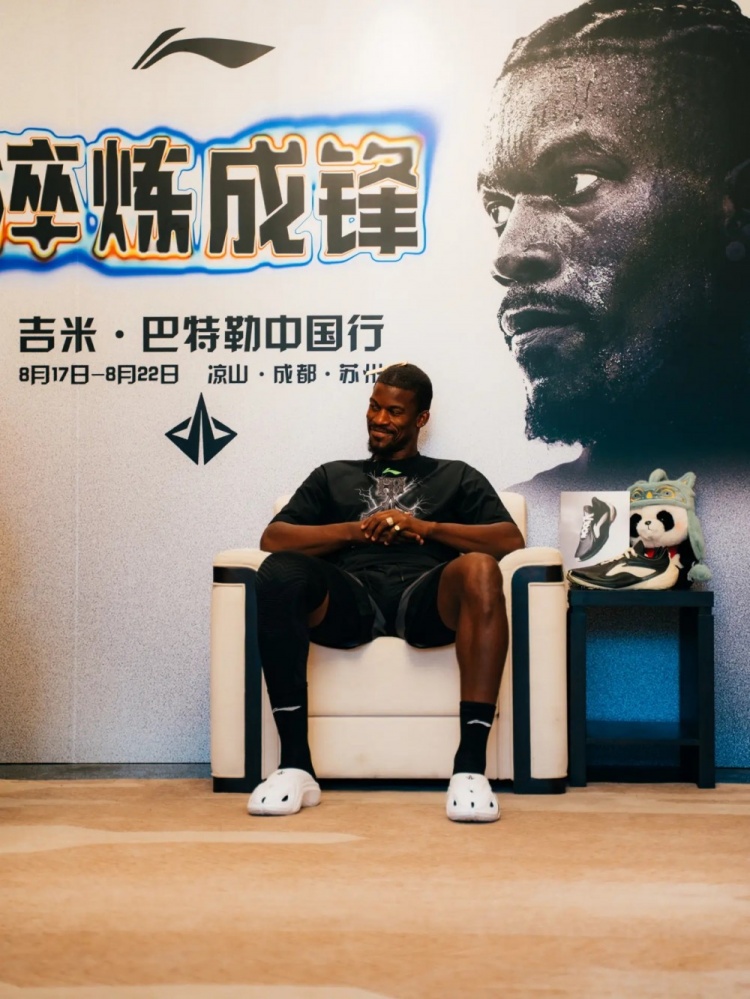 第二天行程结束!巴特勒更新社媒:成都 第二天打卡完成! 第二天行程结束!巴特勒更新社媒:成都 第二天打卡完成!